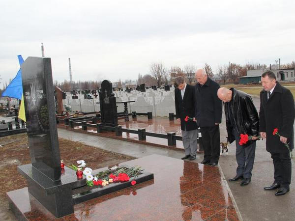 Админстрация Кременчуга почтила память героев Украины