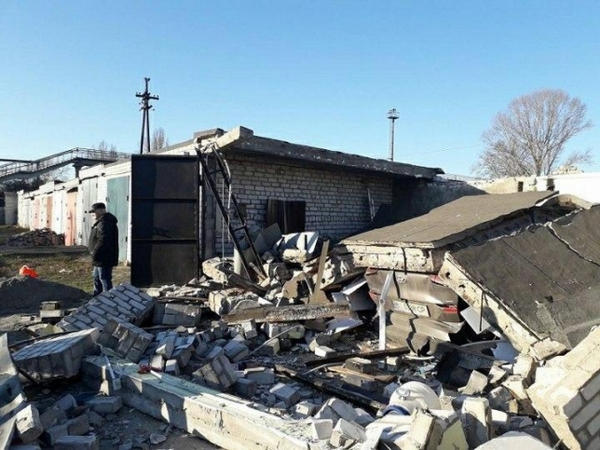 В Кременчуге в результате взрыва были разрушены гаражи