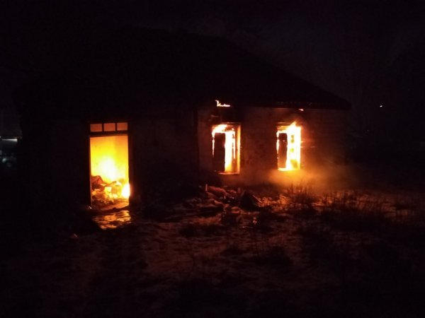 Кременчугские пожарные тушили дом