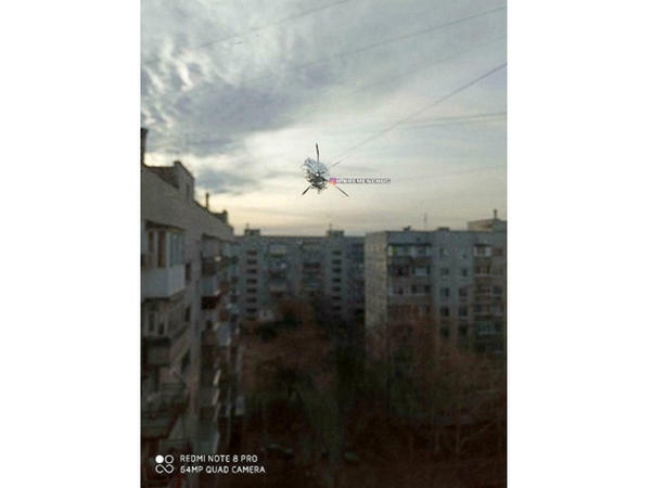 В Кременчуге на Молодежном снайпер стреляет по окнам