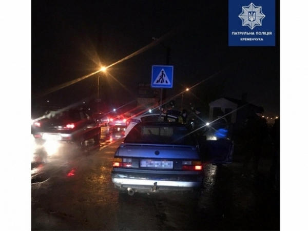 Пьяный кременчужанин наехал на дорожный знак и обматерил патрульных
