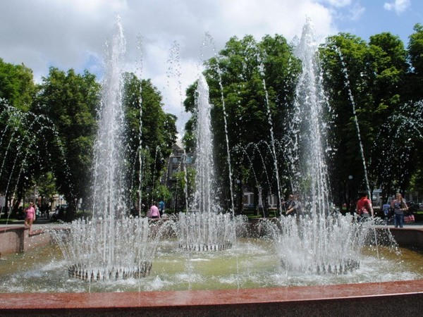 В Кременчуге заработали фонтаны