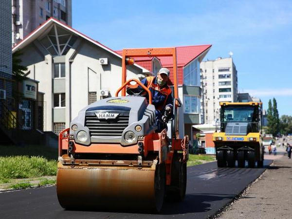 В Кременчуге продолжается ремонт городских тротуаров