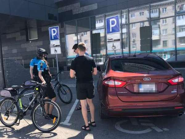 Кременчугская полиция продолжает борьбу с нарушителями правил парковки
