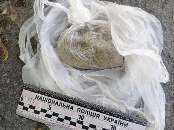 В Кременчуге патрульные задержали прохожего с наркотиками
