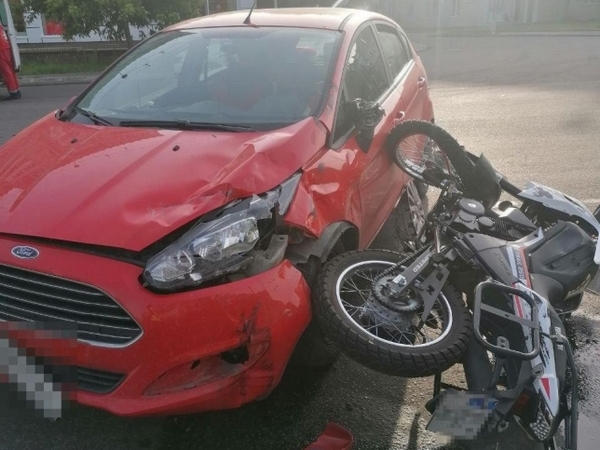 В Кременчуге из-за невнимательности водителя авто пострадал мотоциклист