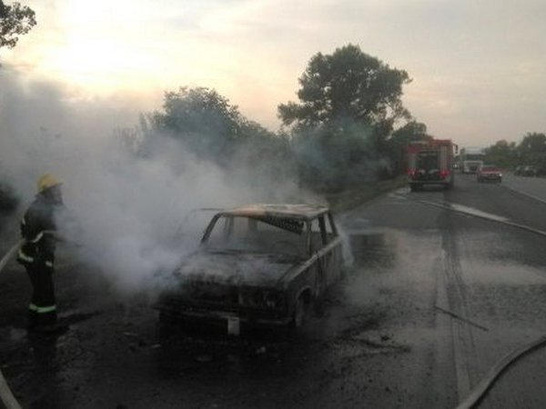На трассе «Кременчуг – Александрия» сгорел автомобиль ВАЗ