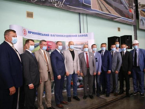 В ходе рабочего визита Денис Шмыгаль побывал на Крюковском вагоностроительном заводе