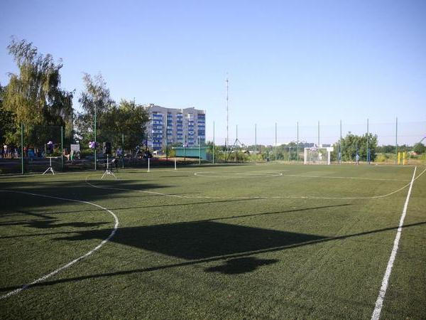 В Кременчуге на Петровке появилась новая спортивная площадка