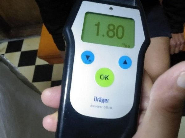 Две кременчужанки пытались откупить пьяного водителя мопеда от полиции