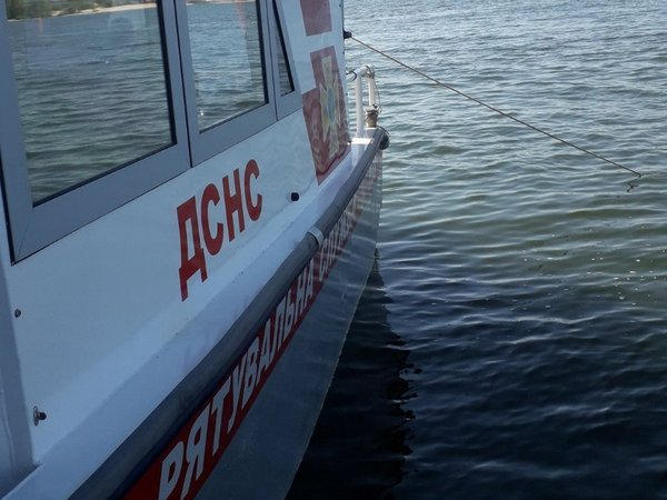 В Кременчуге разыскивают мужчину, который перевернулся на моторной лодке