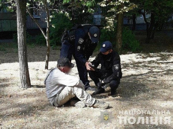 Неравнодушные кременчужане помогли полиции задержать мужчину, ограбившего ребенка