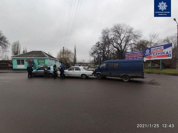 В Кременчуге на Богаевского произошло тройное ДТП