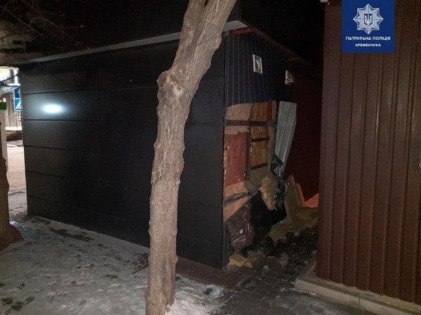 В Кременчуге полиция задержала злоумышленников на краже киоска