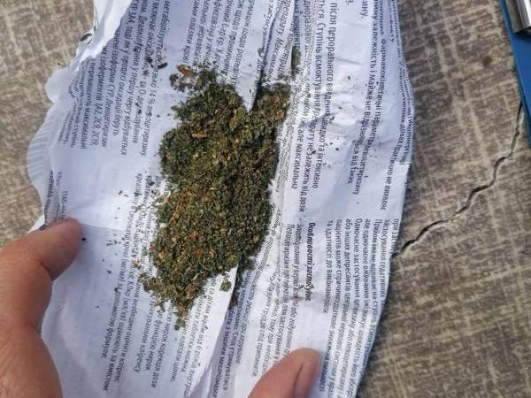 Патрульные задержали двух кременчужан с подозрительными свертками