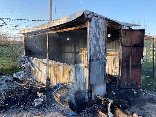 Кременчужанка получила ожоги, пытаясь собственными силами потушить дачный домик