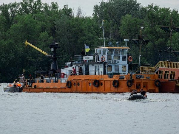 Кременчугские ГСЧСники «спасли» 22 человека с тонущих кораблей