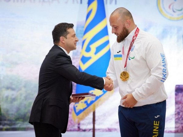 Кременчугских спортсменов отметили государственными наградами Украины