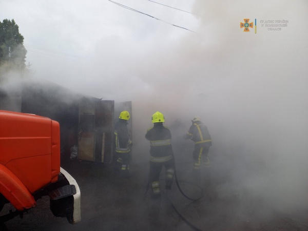В Кременчуге на Молодежном горел гараж: есть пострадавшие