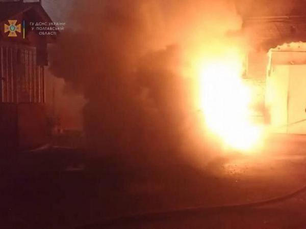 Ночью в центре Кременчуга сгорел Nissan Leaf