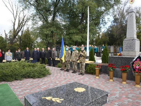 В день освобождения Кременчуга состоялось захоронение останков двух героев-ополченцев