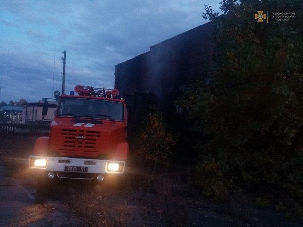 В Отраслевом проезде в Кременчуге горели две хозяйственные постройки
