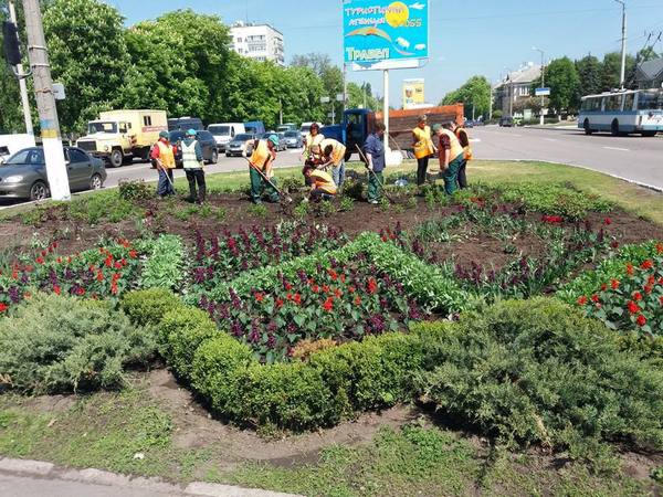 К праздничным дням Кременчуг расцветает буйством красок