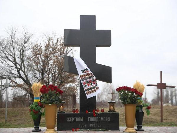 В Кременчуге почтили память жертв голодоморов
