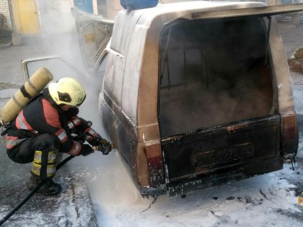 В Кременчуге на улице Героев Украины горел автомобиль