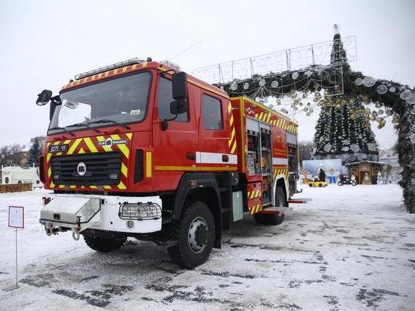 Кременчугским спасателям передали современный специализированный автомобиль