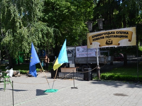 Учителя, бойцы АТО и журналисты научились ковать подковы
