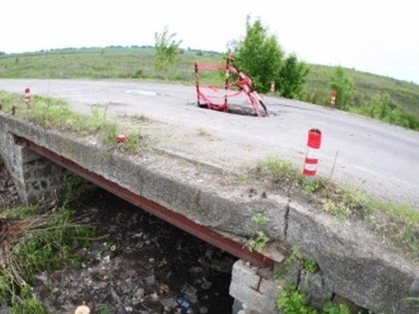 В Кременчугском районе наконец-то начнут ремонтировать мост, который разваливается на глазах