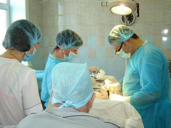 Жительница Кременчуга три месяца жила с марлей в желудке