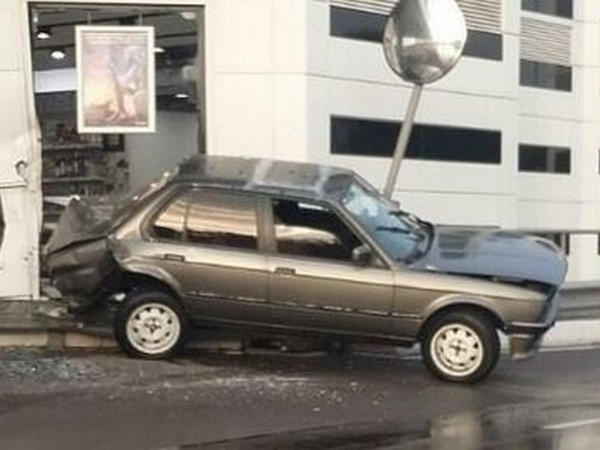 В Кременчуге BMW влетело в заправку Socar