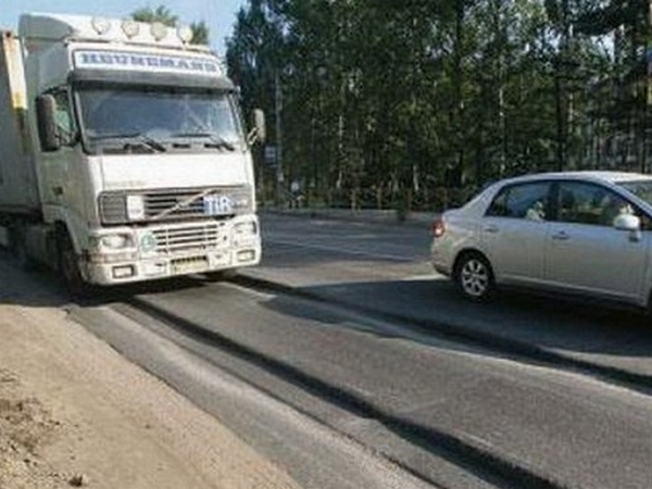 Кременчуг может остаться без дорог. Чиновники озадачились вопросом грузового транспорта в городе