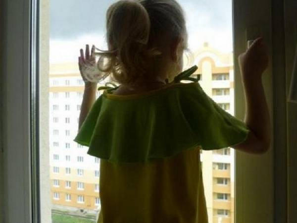 В Кременчуге скончалась 8-летняя девочка, выпавшая из 4-го этажа