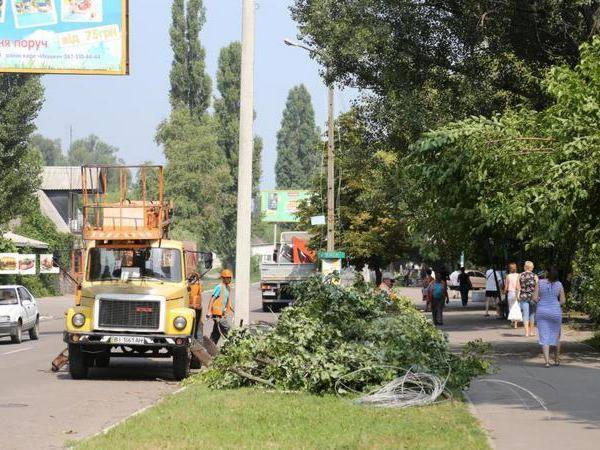 Кременчугские коммунальщики весь день ликвидировали последствия крюковского урагана