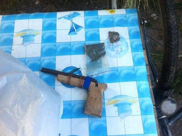 В Кременчугском районе мужчина запугивал жену самодельным пистолетом