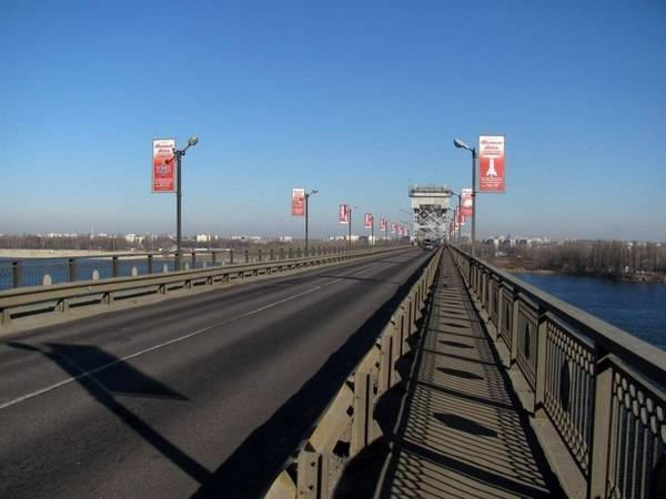 На Крюковском мосту начинаются ремонтные работы: движение транспорта ограничено