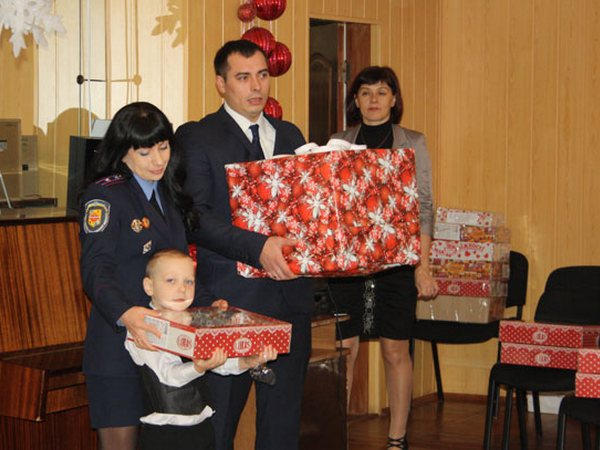 Кременчугская полиция подарила детям 