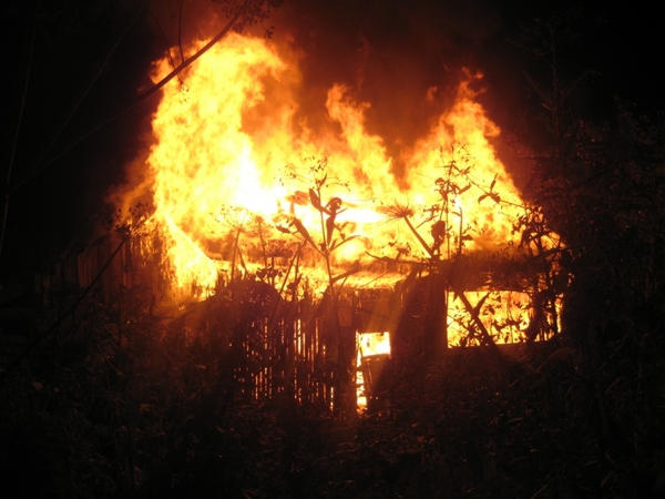 Кременчугские пожарные спасли дом от огня