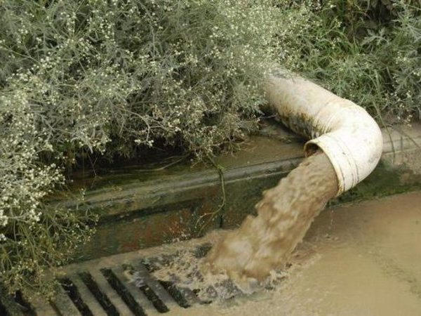 Коммунальщики обнаружили 11 незаконных врезок в сливной канализации