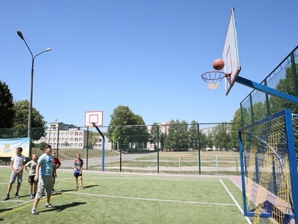 Кременчугская гимназия противозаконно сдает в аренду спортивную площадку