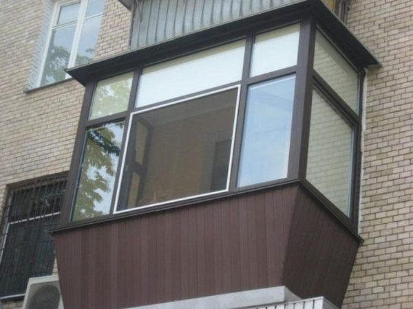 В Кременчуге спасатели освободили ребенка из заточения на балконе