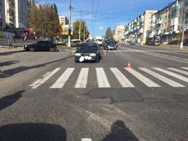 В Кременчуге семиклассница попала под колеса автомобиля