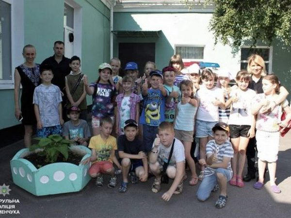 Кременчугские патрульные вместе со школьниками сделали зарядку