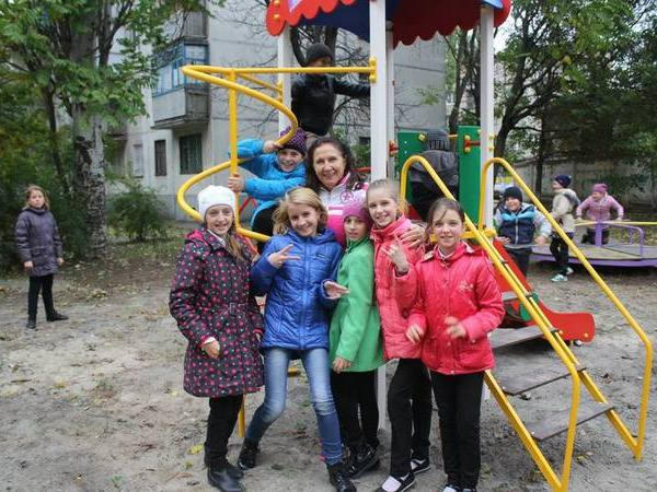 В Кременчуге на спортивной площадке установили гараж