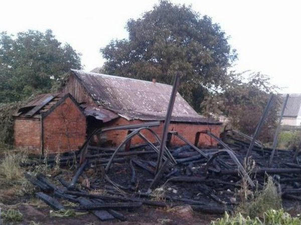 В Кременчуге в огне сгорело сразу два здания