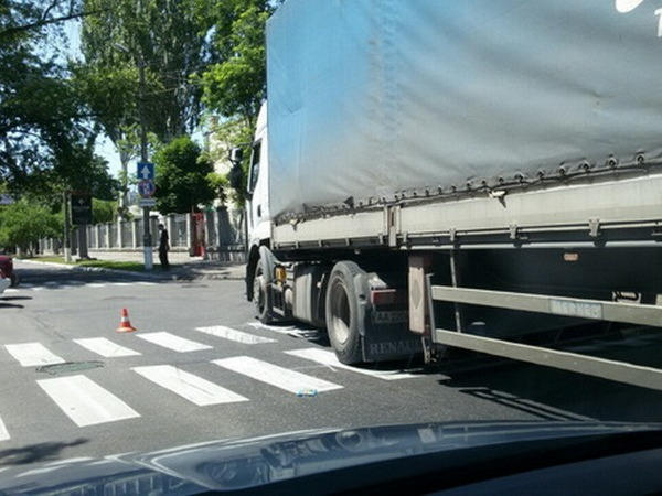 В Кременчуге столкнулись фура и легковой автомобиль