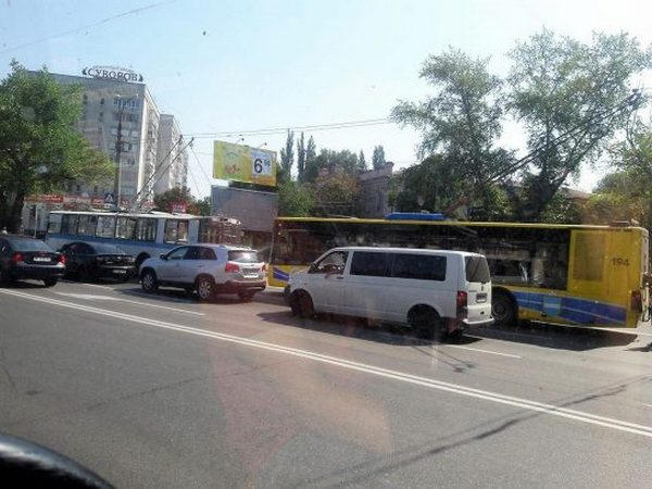 В Кременчуге на «Водоканале» образовалась троллейбусная пробка
